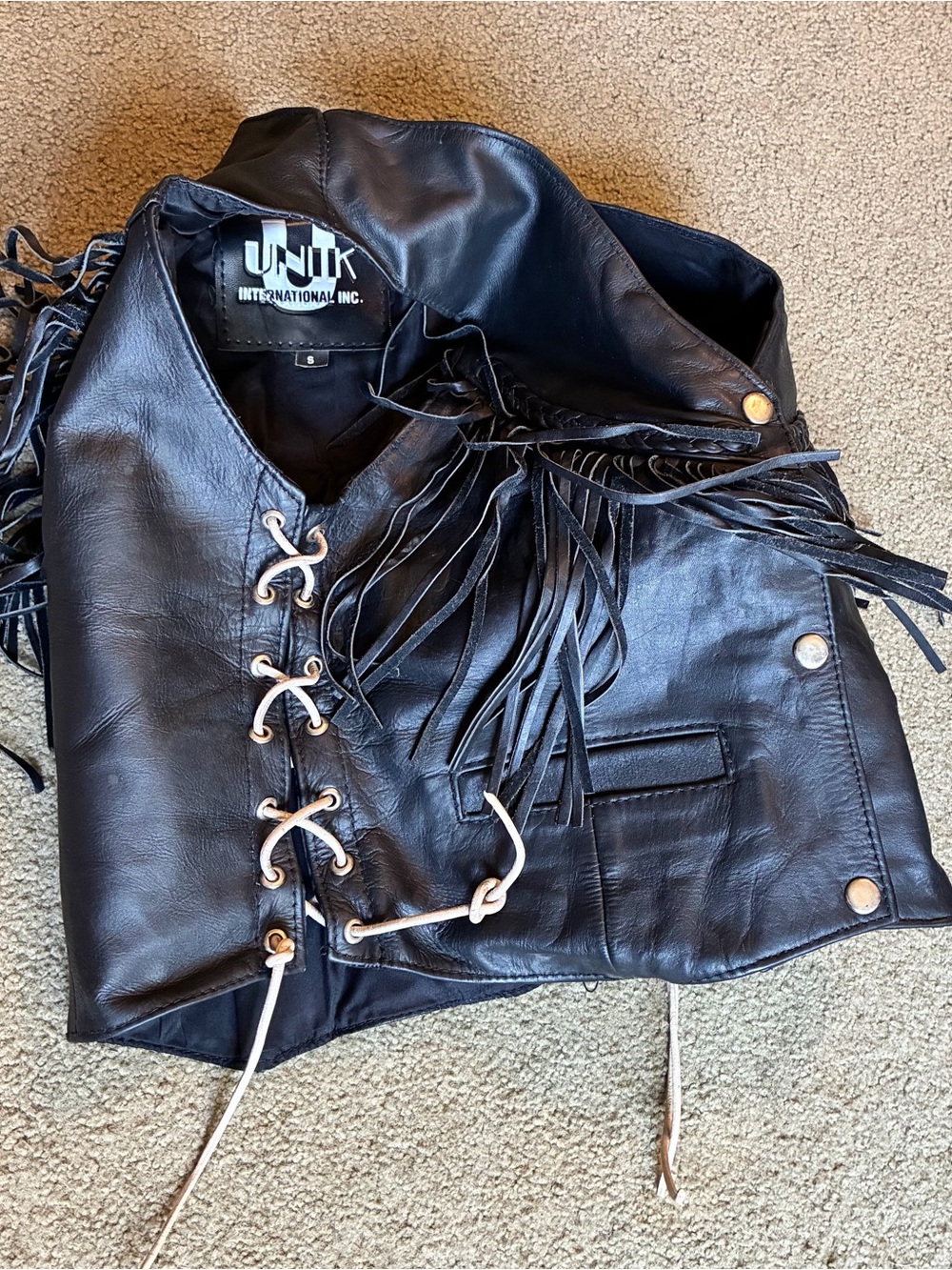 Women’s Unik Black Leather Fringe Biker Motorcycle Vest with White Wolf Moon - Picture 11 of 12